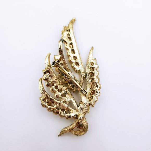 Vintage leaf brooch, Gold tone pin with pearls and AB crystals, Wedding floral - Picture 7 of 8